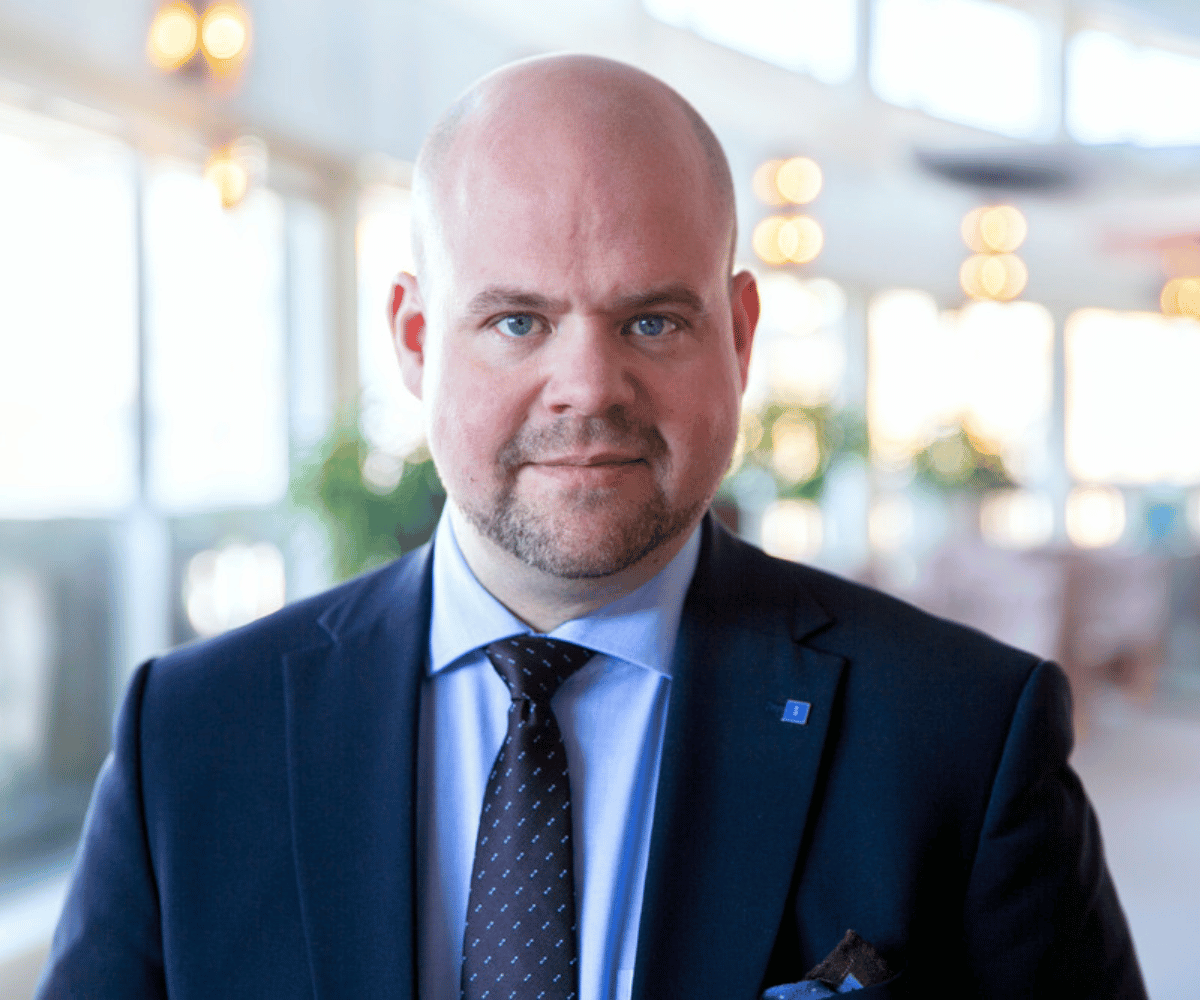 Porträttbild på landsbygdsminister Peter Kullgren.